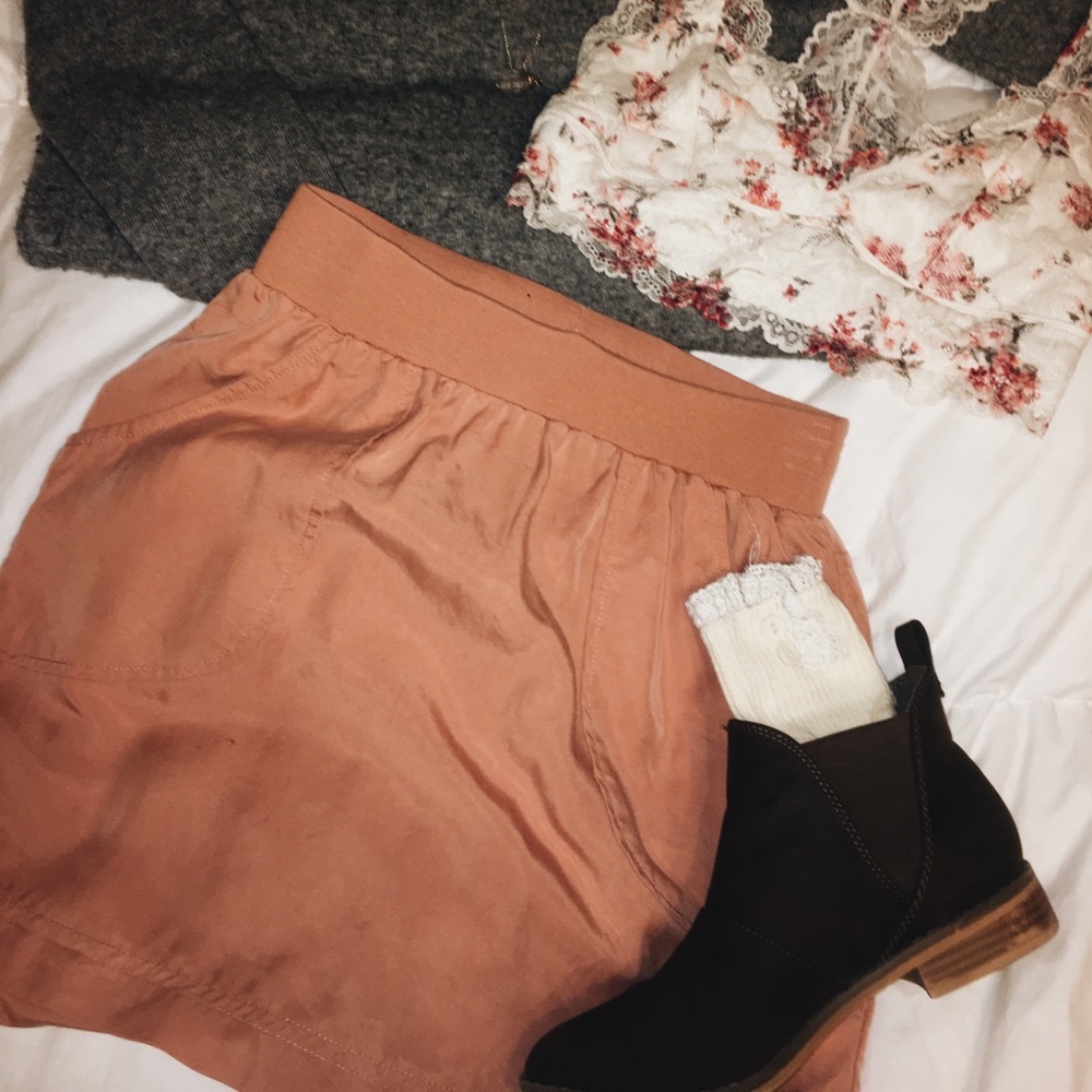 Pink/ mauve high waisted mini skirt!